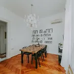 Alloro Boutique 아파트 풀라